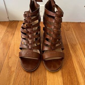 Brown ankle sandals.